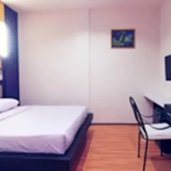 OYO 542 Majestiq Hotel 2* Номер Делюкс с различными типами кроватей