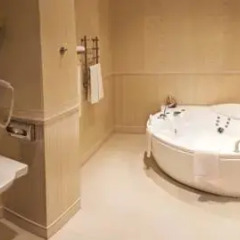 Reikartz Europe Hotel 4* Люкс с различными типами кроватей фото 17