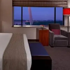 Отель Hyatt Regency St. Louis at The Arch 4* Стандартный номер с различными типами кроватей фото 11