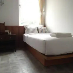 Отель Baan Dinso @ Ratchadamnoen 2* Стандартный номер с различными типами кроватей фото 2