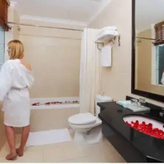 Ha Long DC Hotel 3* Улучшенный номер с различными типами кроватей фото 6