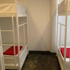 1yolo Hostel Кровать в общем номере