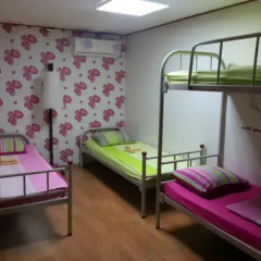 Отель Fully House Кровать в мужском общем номере