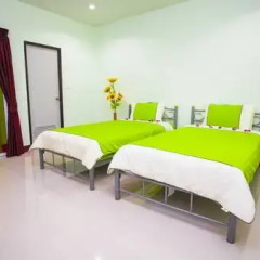 Отель Baan Prasert Guesthouse Стандартный номер с различными типами кроватей фото 4
