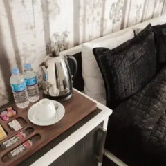 The House Next To 5* Стандартный номер с различными типами кроватей фото 5
