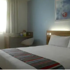 Отель Travelodge Barcelona Poblenou Стандартный номер с различными типами кроватей фото 33