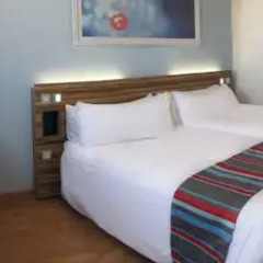Отель Travelodge Barcelona Poblenou Стандартный номер с различными типами кроватей фото 38