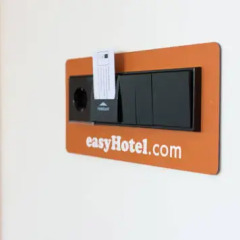Отель easyHotel Den Haag 2* Стандартный семейный номер разные типы кроватей фото 6