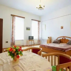 Гостиница Rent In Lviv Center 1 Апартаменты с разными типами кроватей фото 2