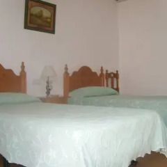 Отель Hostal El Canario Стандартный номер с двуспальной кроватью