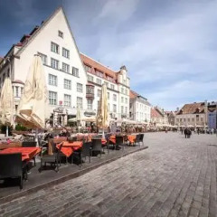 Апартаменты Town Hall Square Apartments - Voorimehe Апартаменты с разными типами кроватей фото 11