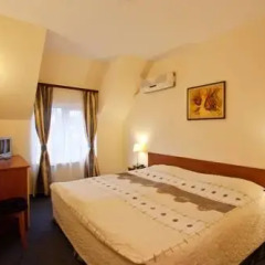 Hotel Cheap 2* Стандартный номер с двуспальной кроватью