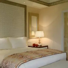 Отель The Ritz-Carlton Abu Dhabi, Grand Canal 5* Стандартный номер с различными типами кроватей