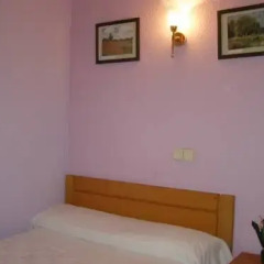 Отель Hostal Residencia Fernandez Стандартный номер с двуспальной кроватью (общая ванная комната) фото 2