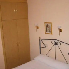 Отель Hostal Residencia Fernandez Стандартный номер с различными типами кроватей (общая ванная комната)