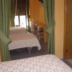 Отель Hostal Residencia Fernandez Стандартный номер с различными типами кроватей фото 5