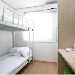 Отель K-POP GUESTHOUSE Seoul Station 2* Стандартный номер с 2 отдельными кроватями (общая ванная комната)