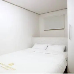 Отель K-POP GUESTHOUSE Seoul Station 2* Стандартный номер с двуспальной кроватью (общая ванная комната) фото 2