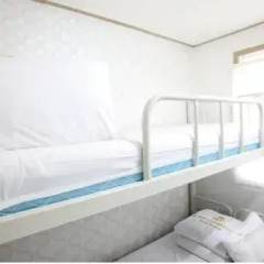 Отель K-POP GUESTHOUSE Seoul Station 2* Стандартный номер с 2 отдельными кроватями (общая ванная комната) фото 6