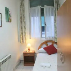 Отель Hostal Faustino Стандартный номер с 2 отдельными кроватями (общая ванная комната) фото 6