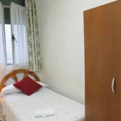 Отель Hostal Faustino Стандартный номер с 2 отдельными кроватями (общая ванная комната) фото 3