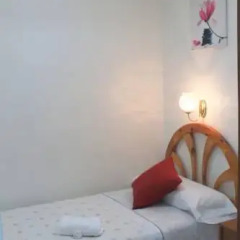 Отель Hostal Faustino Стандартный номер с 2 отдельными кроватями (общая ванная комната) фото 4