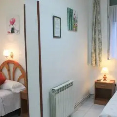 Отель Hostal Faustino Стандартный номер с 2 отдельными кроватями (общая ванная комната) фото 7