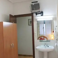 Отель Hostal Faustino Стандартный номер с 2 отдельными кроватями (общая ванная комната) фото 2