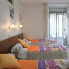 Отель Hostal Faustino Стандартный номер с различными типами кроватей фото 6