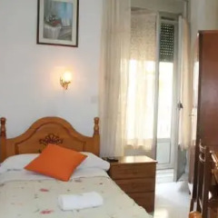 Отель Hostal Faustino Стандартный номер с различными типами кроватей (общая ванная комната)