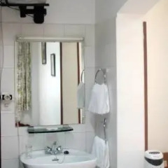 Отель Hostal Faustino Стандартный номер с 2 отдельными кроватями (общая ванная комната)