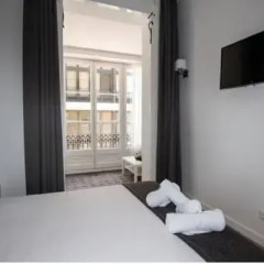 Отель Hostalin Barcelona Gran Via 3* Улучшенный номер с различными типами кроватей
