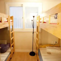 Отель Crossroad Backpackers Hongdae Кровать в женском общем номере с двухъярусной кроватью