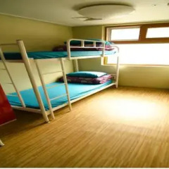 Kimchee Sinchon Guesthouse - Hostel Стандартный номер с различными типами кроватей фото 23