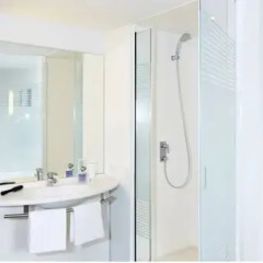 Отель ibis budget Zurich City West Стандартный номер с различными типами кроватей фото 2