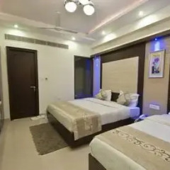 Hotel Om International Стандартный семейный номер с двуспальной кроватью