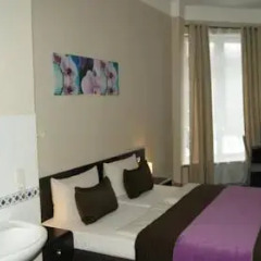 Hotel Saks Berlin 2* Стандартный номер с двуспальной кроватью (общая ванная комната)