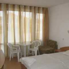 Отель Tomcho Guest House Стандартный номер фото 7