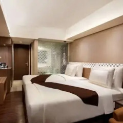 Отель Ramada by Wyndham Bali Sunset Road Kuta 4* Улучшенный номер с различными типами кроватей фото 6