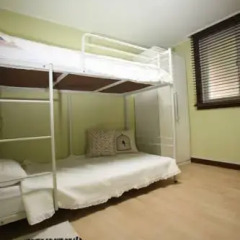 Somi Guest House - Hostel Кровать в общем номере с двухъярусной кроватью