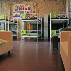 Typography Hostel Кровать в общем номере с двухъярусными кроватями фото 23