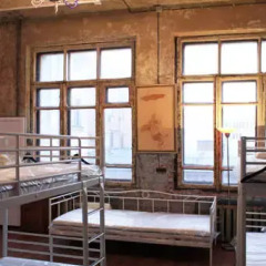 Typography Hostel Кровать в общем номере с двухъярусными кроватями фото 10