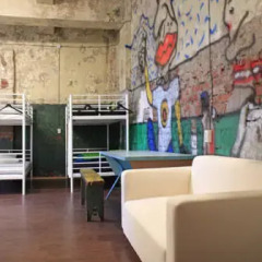 Typography Hostel Кровать в общем номере с двухъярусными кроватями фото 13