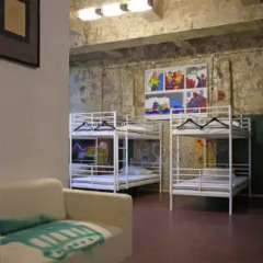 Typography Hostel Кровать в общем номере с двухъярусными кроватями фото 25