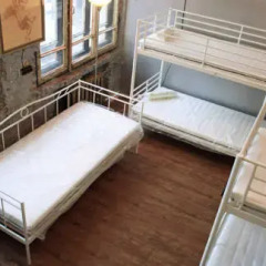 Typography Hostel Кровать в общем номере с двухъярусными кроватями фото 24