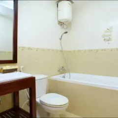 Nhi Trung Hotel 2* Улучшенный номер с различными типами кроватей фото 4