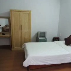 Hoang Anh Hotel 2* Стандартный семейный номер с двуспальной кроватью фото 7