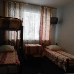 Hostel Druziya Стандартный семейный номер с разными типами кроватей фото 4
