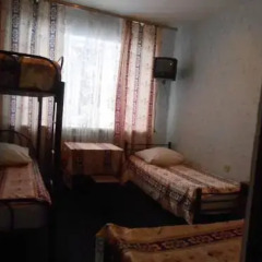 Hostel Druziya Стандартный семейный номер с разными типами кроватей