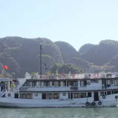 Отель Halong Dolphin Cruise 3* Улучшенный номер с различными типами кроватей фото 6